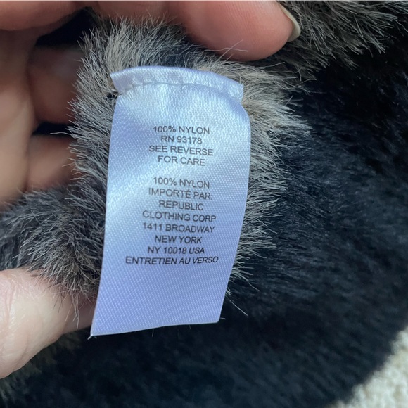 Fuzzy SOFT semi-cropped cardigan sweater - Picture 8 of 11